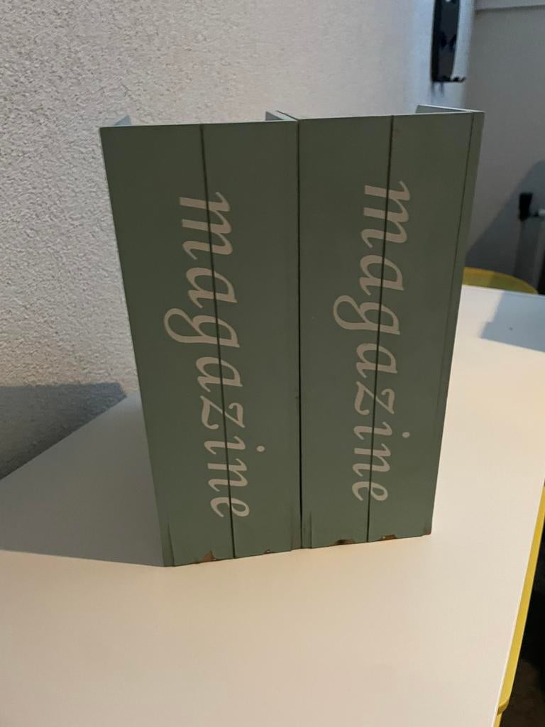 Tijdschriften hoider 2 stuks in greywash look, Ophalen, Gebruikt, Industrieel, Hout