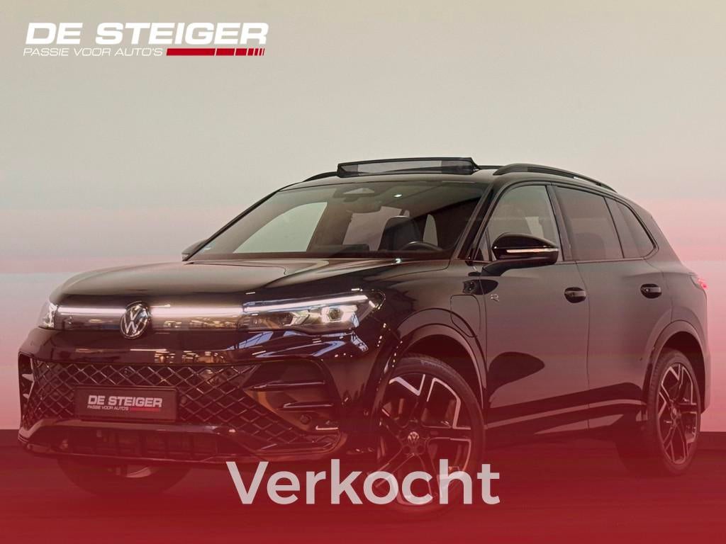 Volkswagen Tiguan 1.5 eHybrid R-Line Black Style 272 PK Pano, Auto's, Zwart, Leder en Stof, Zwart, Hybride Elektrisch/Benzine