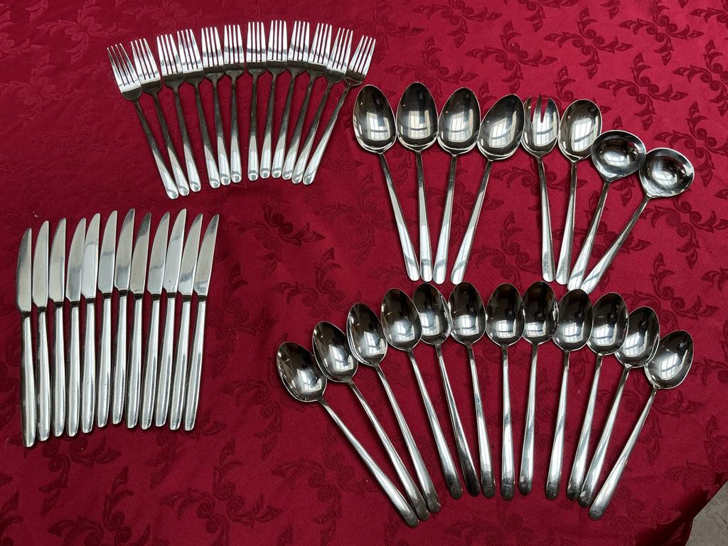 Sola bestek, 12 persoons en 6 couverts, 42 delig, Ophalen of Verzenden, Zo goed als nieuw, Rvs of Chroom, Vaatwasserbestendig