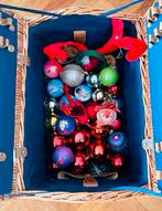 Kerstballen in picnic rieten mand, Diversen, Ophalen, Gebruikt