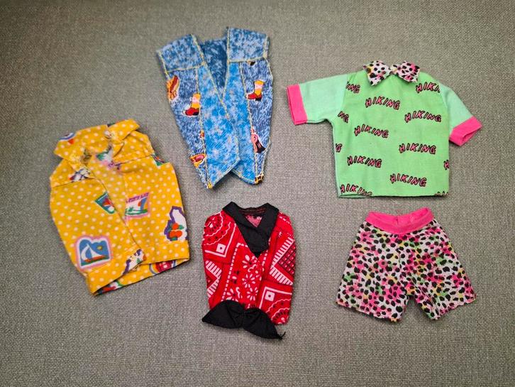 Lot Barbie: kleding 80s + 90s, Verzamelen, Poppen, Zo goed als nieuw, Kleertjes, Ophalen of Verzenden