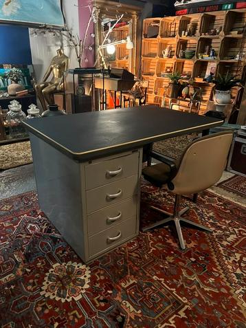 Origineel GISPEN bureau vintage staal beschikbaar voor biedingen