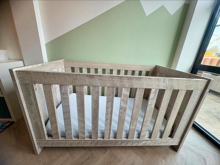 Peuter (meegroei) bed TWF 70*140cm, incl extra’s, Kinderen en Baby's, Kinderkamer | Bedden, Zo goed als nieuw, 160 tot 180 cm