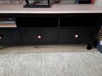 Hemnes tvkast zwart, poederroze blad, Huis en Inrichting, Kasten | Televisiemeubels, Ophalen, Gebruikt, 100 tot 150 cm, Minder dan 100 cm