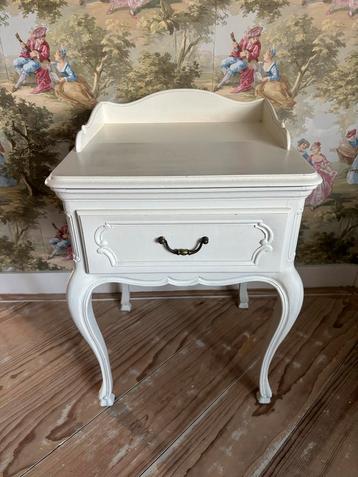 Vintage Brocante Nachtkastje/Bijzettafel beschikbaar voor biedingen
