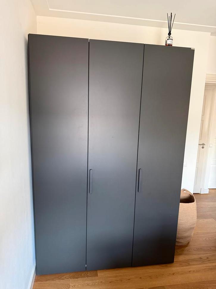 Hülsta Kledingkast Madison in grijs, 3 deuren, Huis en Inrichting, Kasten | Kledingkasten, Zo goed als nieuw, 200 cm of meer, 150 tot 200 cm
