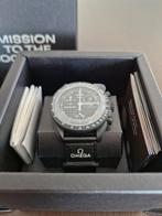 Swatch x Omega Mission to the Moonphase Snoopy (black), Sieraden, Tassen en Uiterlijk, Horloges | Heren, Nieuw, Overige materialen