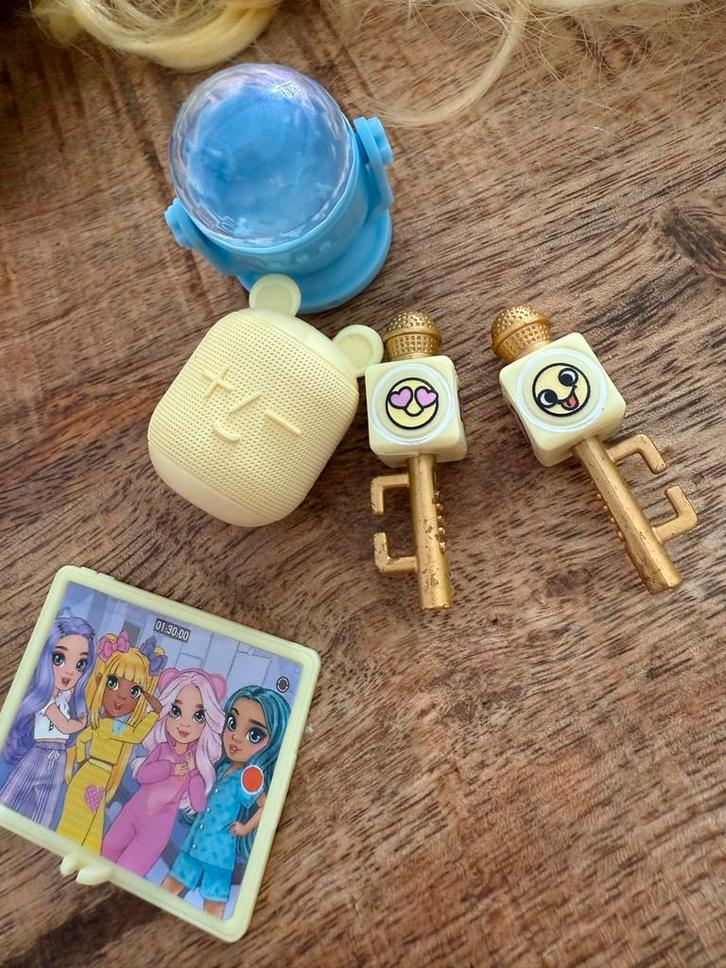 Rainbow High Poppen, Kinderen en Baby's, Speelgoed | Poppen, Zo goed als nieuw, Barbie, Ophalen of Verzenden