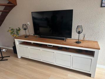 Dressior van echt hout, kleur wit beschikbaar voor biedingen