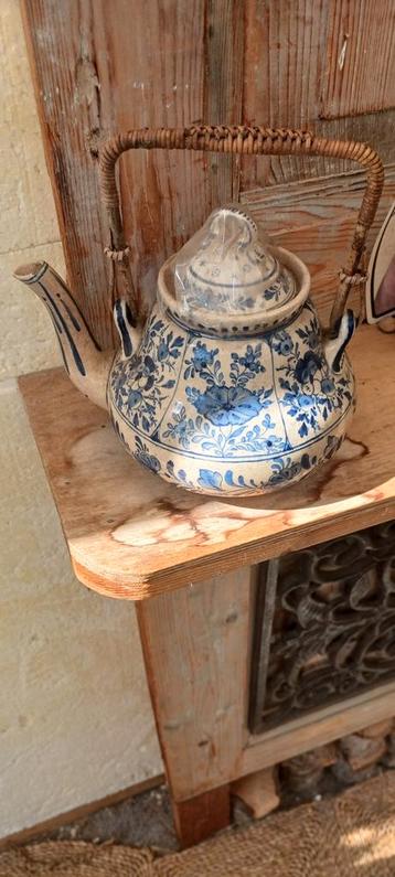 Zeldzame theepot met blauw decor beschikbaar voor biedingen