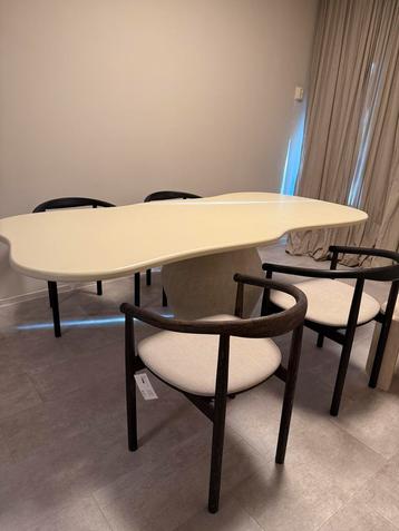 Organische beige eettafel travertin poot 200 cm beschikbaar voor biedingen