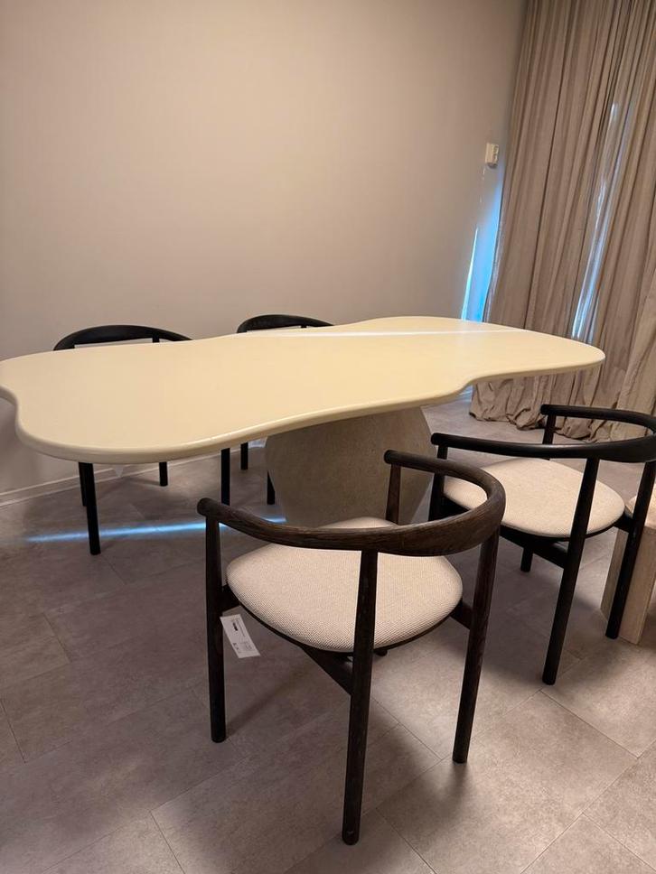 Organische beige eettafel  200 cm, Huis en Inrichting, Tafels | Eettafels, Nieuw, 200 cm of meer, Vijf personen of meer, Rechthoekig