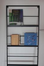 Metalen wandrek, tijdschriftenrek, boekenrek. Zwart metaal., Huis en Inrichting, Woonaccessoires | Wandplanken en Boekenplanken