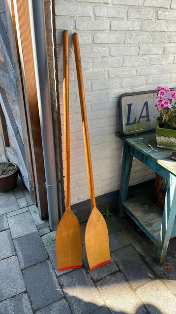 Zoldervondst: Oude houten roeispanen 1,50m in goede staat beschikbaar voor biedingen