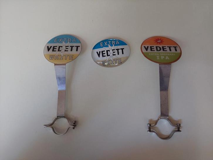 Set van 2 vintage Vedett bier tapruiters en 1 Vedett taplens, Verzamelen, Biermerken, Zo goed als nieuw, Reclamebord, Plaat of Schild