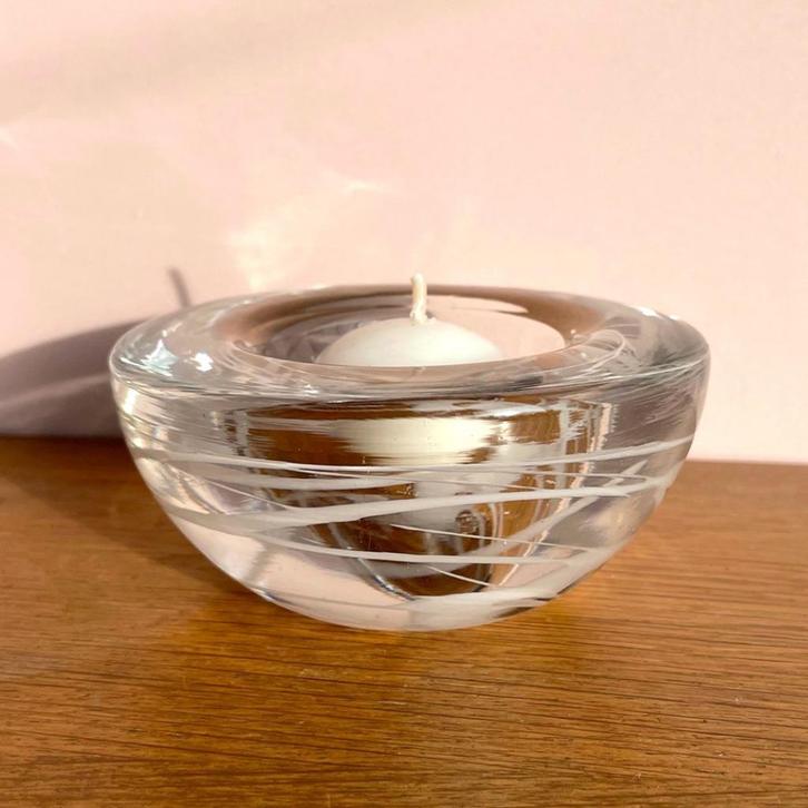 Kosta Boda Zweden KANDELAAR Atoll wit Swirl Scandinavisch, Huis en Inrichting, Woonaccessoires | Kandelaars en Kaarsen, Gebruikt