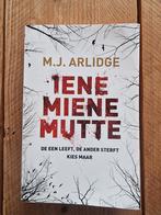 M.J. Arlidge - Iene Miene Mutte, Ophalen of Verzenden, Zo goed als nieuw, M.J. Arlidge