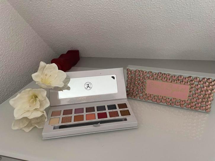 ABH Carli Bybel Oogschaduw Palette, Sieraden, Tassen en Uiterlijk, Uiterlijk | Cosmetica en Make-up, Zo goed als nieuw, Make-up