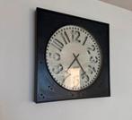 Grote Riverdale Industriële Wandklok zwart 70x70cm, Ophalen, Zo goed als nieuw, Analoog, Wandklok