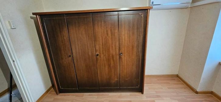 Mooie houten kledingkast, Huis en Inrichting, Kasten | Dressoirs, Gebruikt, 200 cm of meer, 50 tot 75 cm, Met deur(en), Met plank(en)