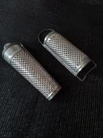 Twee oude nootmuskaat raspjes, Ophalen of Verzenden