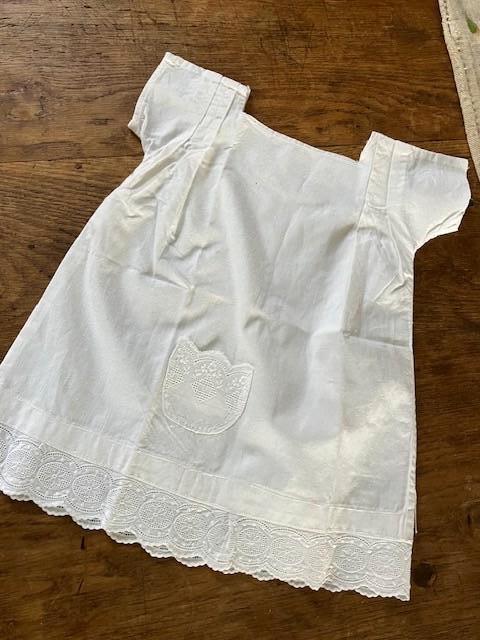 oud wit katoenen jurkje, Antiek en Kunst, Antiek | Kleding en Accessoires, Ophalen of Verzenden, Kinderen