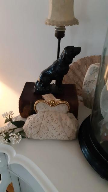 Antiek bruidstasje van broderie beschikbaar voor biedingen