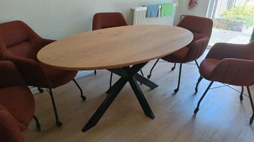 Eettafel ovaal natuurlijk eiken met matrixpoot. beschikbaar voor biedingen