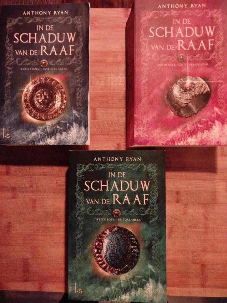 In de Schaduw van de Raaf - Trilogie, Boeken, Fantasy, Gelezen, Ophalen of Verzenden