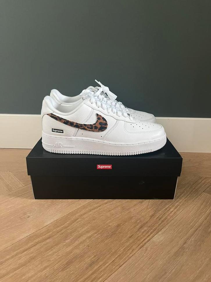 Supreme x GOODENOUGH x Nike Air Force 1 Low (42), Kleding | Heren, Schoenen, Nieuw, Sneakers of Gympen, Wit, Ophalen of Verzenden