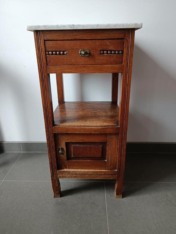 Antiek eiken nachtkastje, haltafeltje met marmeren blad, Huis en Inrichting, Tafels | Sidetables, Zo goed als nieuw, 25 tot 50 cm