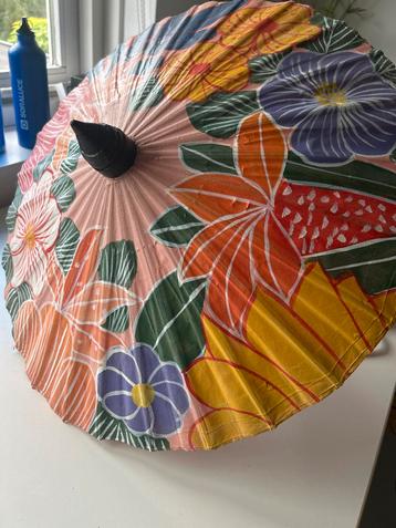 Decoratieve handgeschilderde parasol beschikbaar voor biedingen