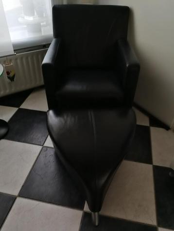 Leolux Dolcinea fauteuil met Leolux hocker. Design. beschikbaar voor biedingen