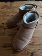 UGG / style Boots / Merk Colors of California / maat 36, Beige, Lage of Enkellaarzen, Ophalen of Verzenden, Gedragen