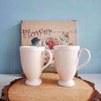 Wedgwood 'Windsor', 2 mokken op voet, Ophalen of Verzenden, Zo goed als nieuw, Wedgwood, Kop(pen) en/of Schotel(s)