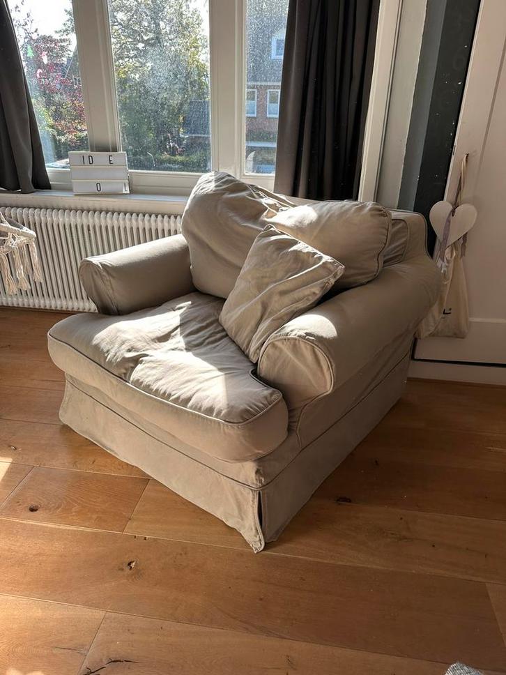 Mooie ruime Loveseat in grijs beige, Huis en Inrichting, Banken | Sofa's en Chaises Longues, Gebruikt, Eenpersoons, Minder dan 150 cm