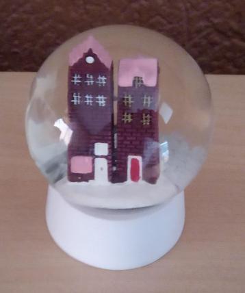 Twee Sneeuwbol Huis Beer Zeeleeuw beschikbaar voor biedingen