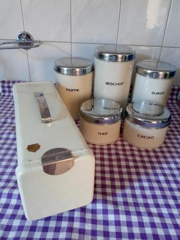 Mooie vintage set Brabantia voorraadblikken en koekblik beschikbaar voor biedingen