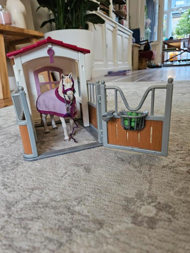 Schleich Paard met Stal, Kinderen en Baby's, Speelgoed | Overig, Gebruikt, Jongen of Meisje, Ophalen