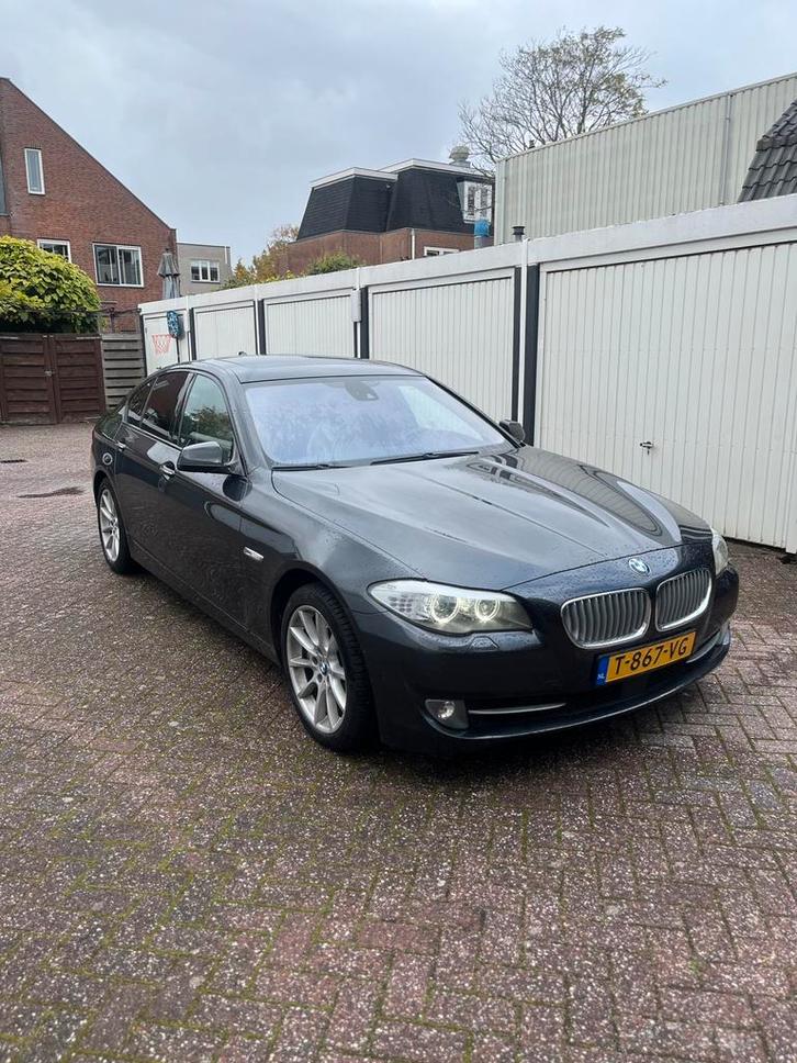 BMW 5-Serie 4.4 I 550 AUT 2010 Grijs, Auto's, BMW, Particulier, 360° camera, 4x4, ABS, Achteruitrijcamera, Adaptieve lichten, Adaptive Cruise Control