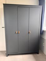 Mooie grijze kledingkast, Huis en Inrichting, Kasten | Kledingkasten, Ophalen, Overige materialen, 100 tot 150 cm, 150 tot 200 cm