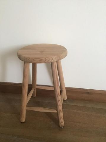 Houten melkkruk, kruk met 4 poten, plantentafel beschikbaar voor biedingen