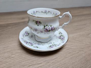 Chantilly Elizabethan Kop en Schotel beschikbaar voor biedingen