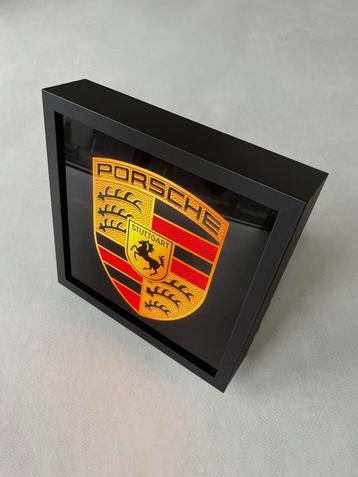 Lichtbak Porsche 50x50cm beschikbaar voor biedingen