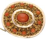 Klederdracht bloedkoraal broche 14K goud Holland 1880 4,5 cm, Ophalen, Goud, Broche