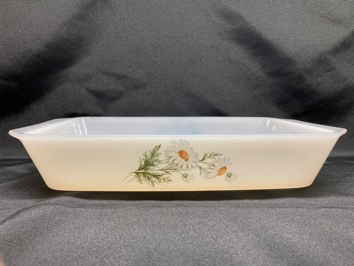 Arcopal “Daisy Flower” grote ovenschaal uit de jaren ‘60, Antiek en Kunst, Antiek | Schalen, Ophalen of Verzenden