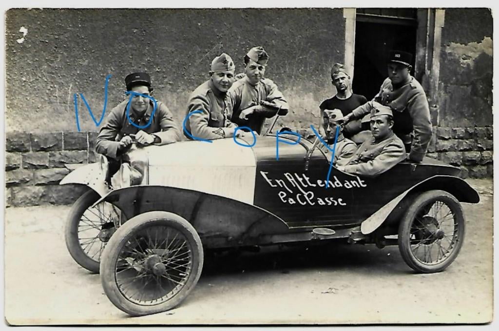 soldaten wachten auto voiture oldtimer fotokaart, Ophalen of Verzenden, 1920 tot 1940, Ongelopen, Voertuig