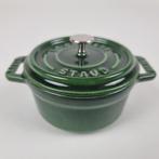 Staub ronde gietijzeren mini cocotte gietijzer in Basilicum, Huis en Inrichting, Ophalen, Gietijzer, Nieuw, Keramische plaat