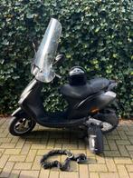 Piaggio zip 2010 4T 2V scooter mat zwart + accessoires, Fietsen en Brommers, Scooters | Piaggio, Ophalen, Zip, Zo goed als nieuw