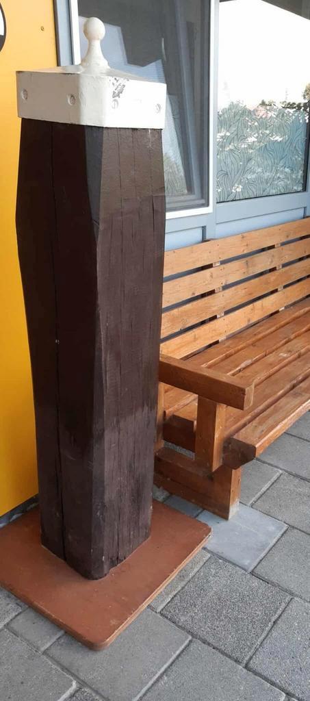Een zware aanlegpaal met beeld zeebenen. 75euro,-, Huis en Inrichting, Woonaccessoires | Zuilen en Pilaren, Zo goed als nieuw